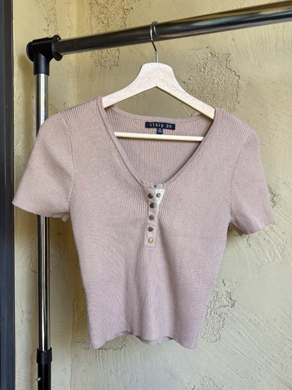 Beige/Tan Crop Top, Story On Size M